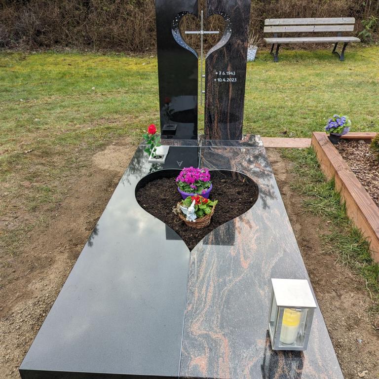 Friedhof Eichenzell Fulda Einzelgrabstein